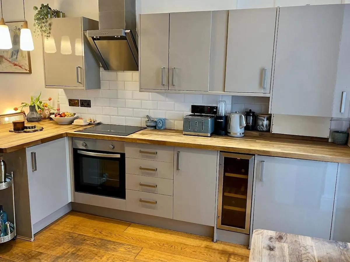 Lake Park House - Stylish Apartment With Parking Cardiff 0*,  United Kingdom
