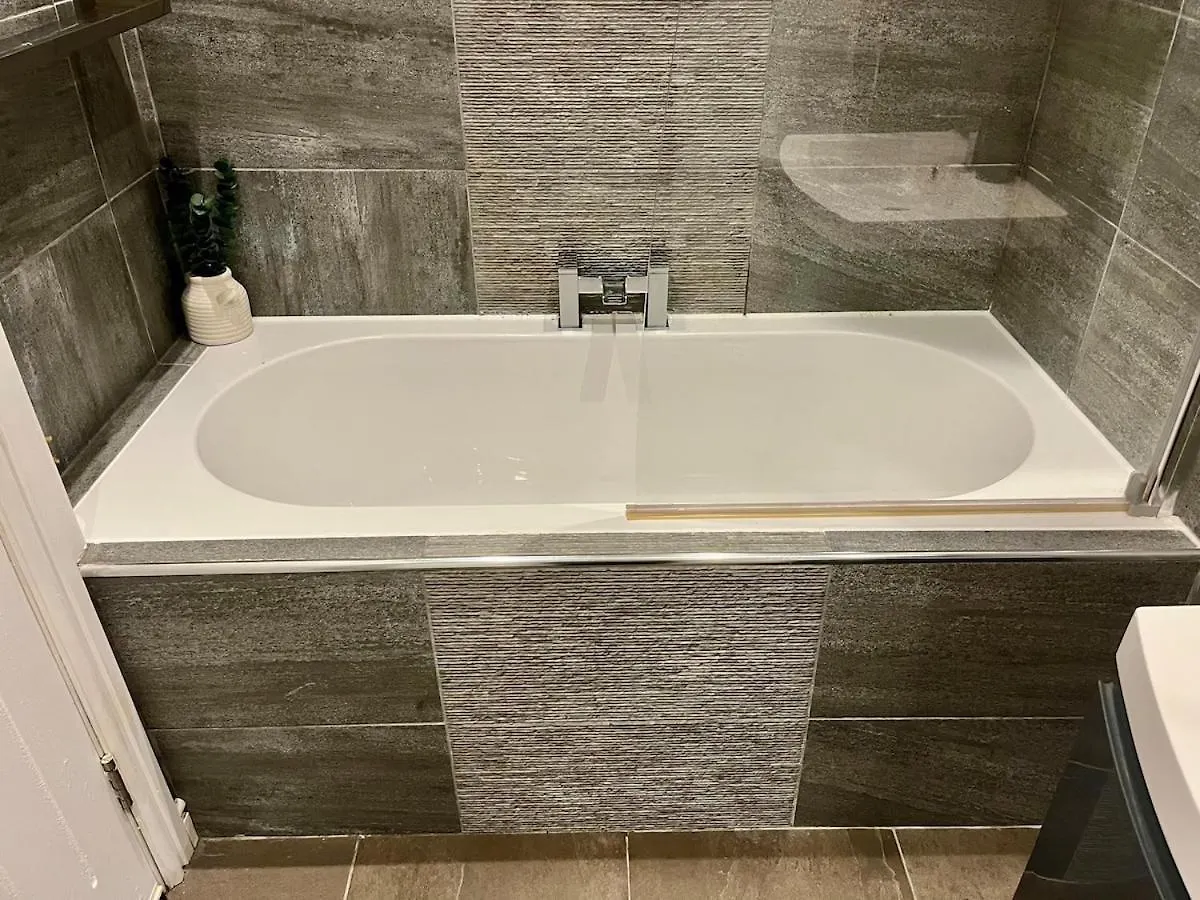 Lake Park House - Stylish Apartment With Parking Cardiff